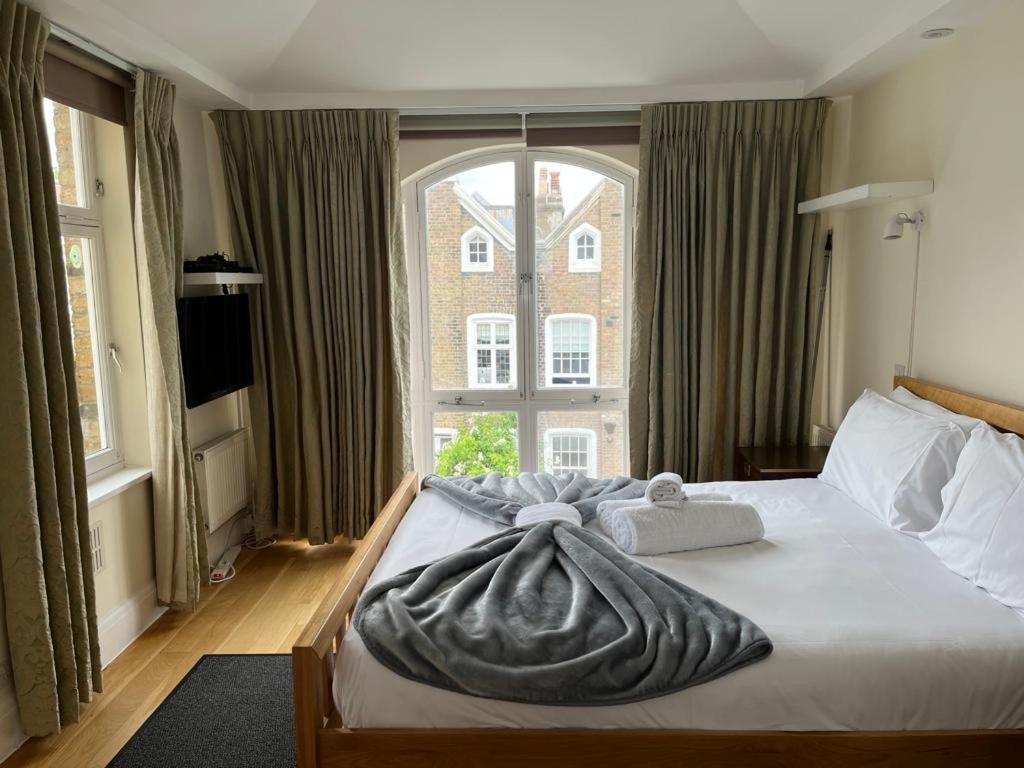 Serene Townhouse With Parking ロンドン エクステリア 写真