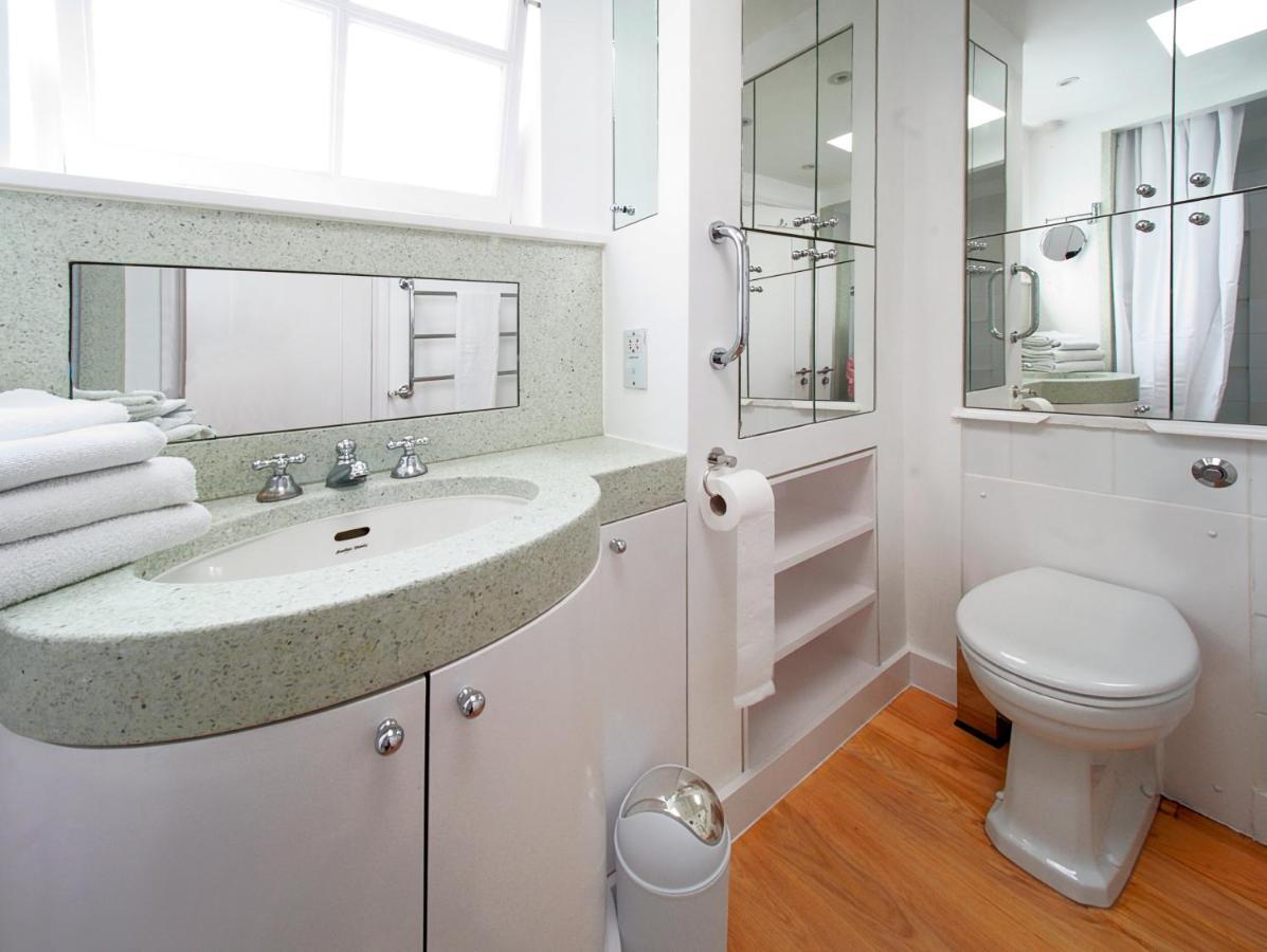 Serene Townhouse With Parking ロンドン エクステリア 写真